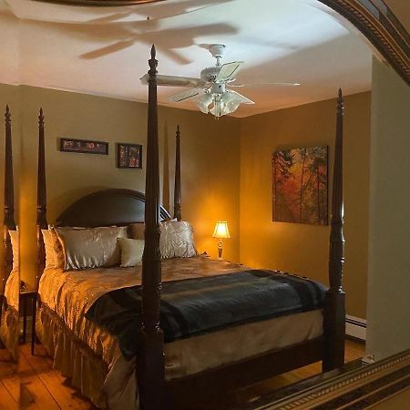 Toba'S Bed & Breakfast Lunenburg Extérieur photo