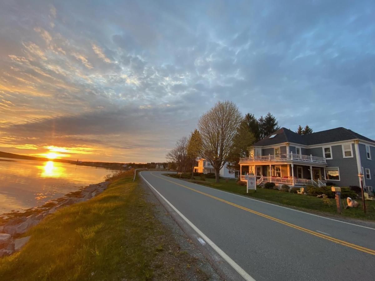 Toba'S Bed & Breakfast Lunenburg Extérieur photo